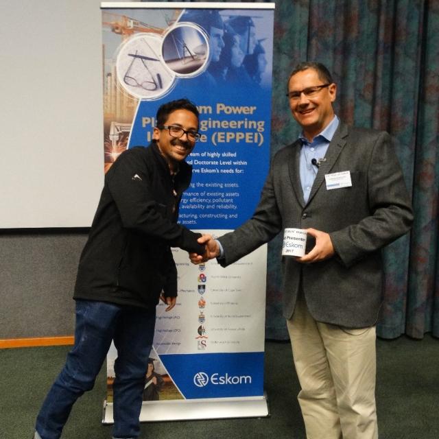 EE student receiving award